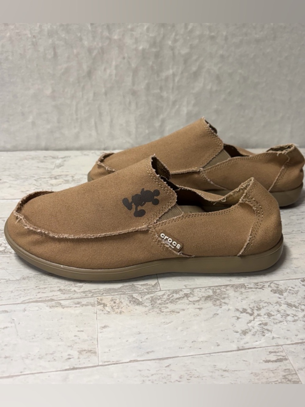 Crocs X Disney Mickey Mouse Santa Cruz SlipOn Loafer Khaki Men’s Size 9